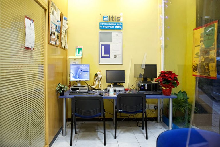 autoescola sant joan interior 768x513