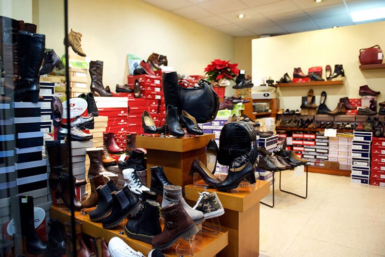 calcats joan and adelina interior 768x513