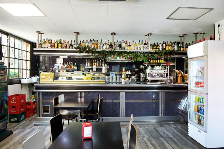 delicies bar interior 768x513