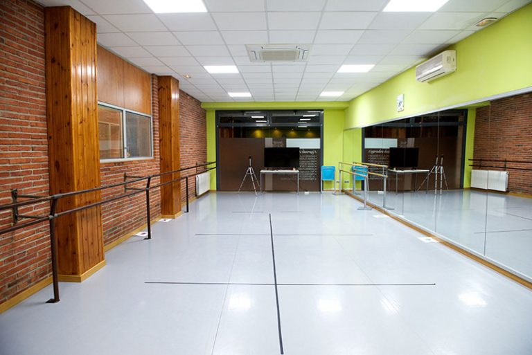 escola de dansa interior 768x513