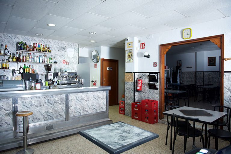 oasis bar interior 768x513