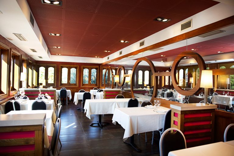 restaurant rocxi interior 768x513