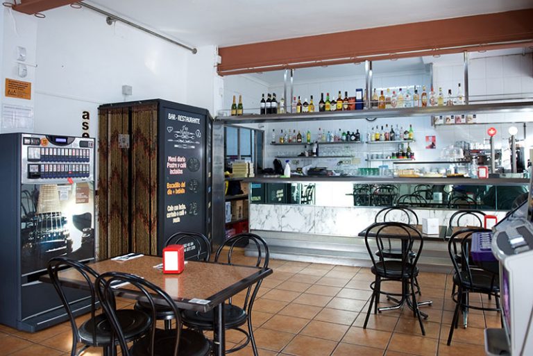 tres vents bar interior 768x513