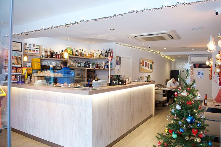 la villa bar interior 768x513