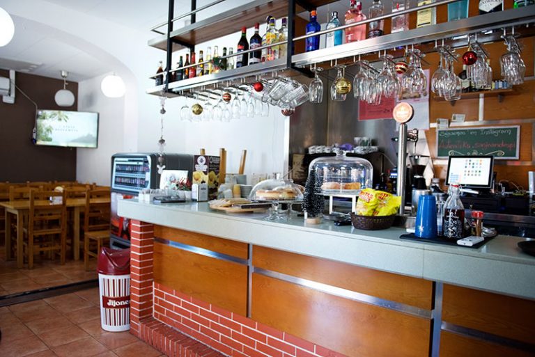 restaurant autentiks interior 768x513